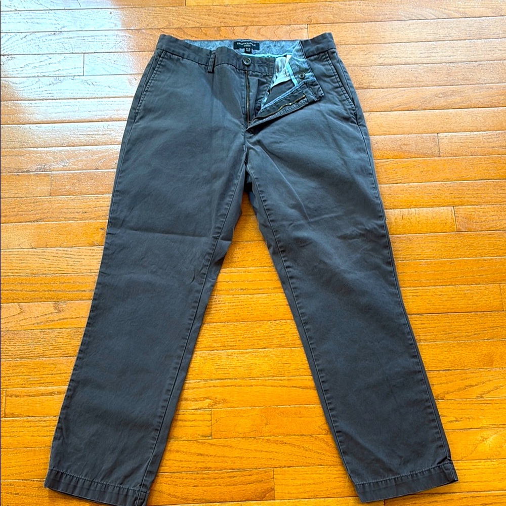 EUC Banana Republic gray / charcoal
 chino dress pants. 33x30